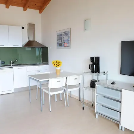 Apartmán Zwei-zimmer-wohnung Mit Seeblick By Interhome