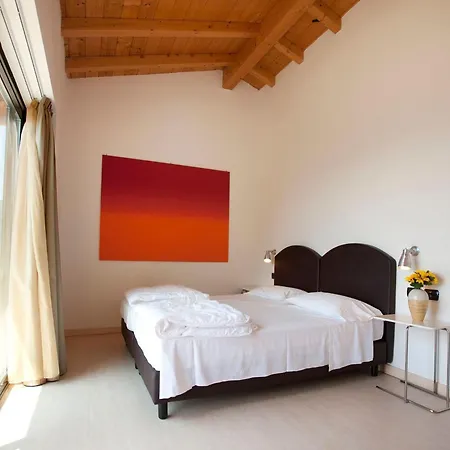 Appartement Zwei-zimmer-wohnung Mit Seeblick By Interhome