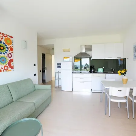 Zwei-zimmer-wohnung Mit Seeblick By Interhome アパート マルチェージネ