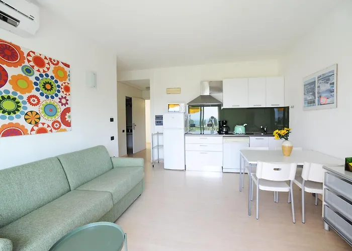 Zwei-zimmer-wohnung Mit Seeblick By Interhome Apartmán Malcesine