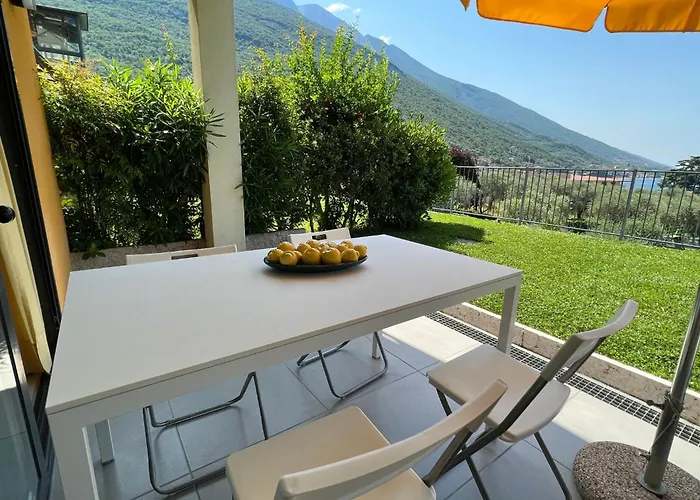 Zwei-zimmer-wohnung Mit Seeblick By Interhome