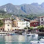 Lägenhet Zwei-zimmer-wohnung Mit Seeblick By Interhome Malcesine