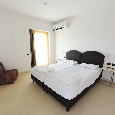 Zwei-zimmer-wohnung Mit Seeblick By Interhome *
