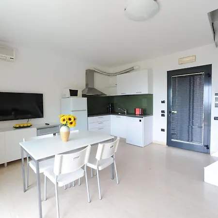 Apartmán Zwei-zimmer-wohnung Mit Seeblick By Interhome Malcesine