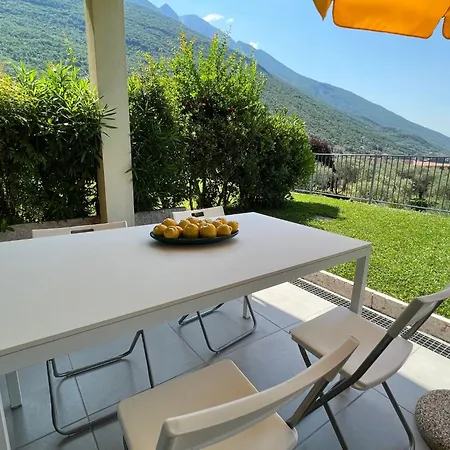 Zwei-zimmer-wohnung Mit Seeblick By Interhome