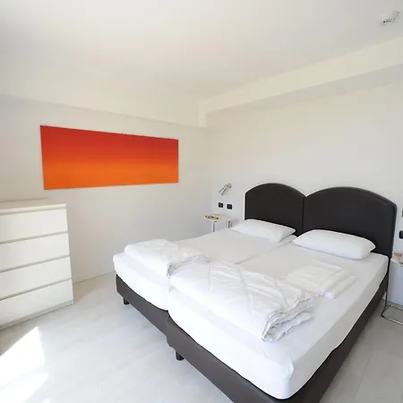 Apartment Zwei-zimmer-wohnung Mit Seeblick By Interhome